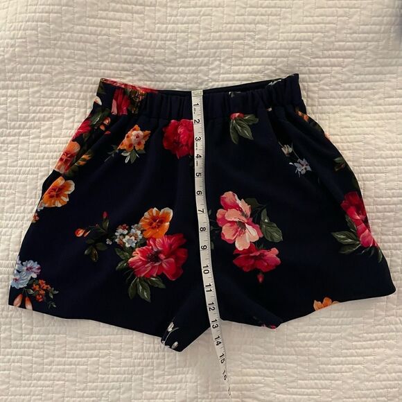 EUC Girl's Good Luck Gem Floral Shorts Size XS - Picture 4 of 6